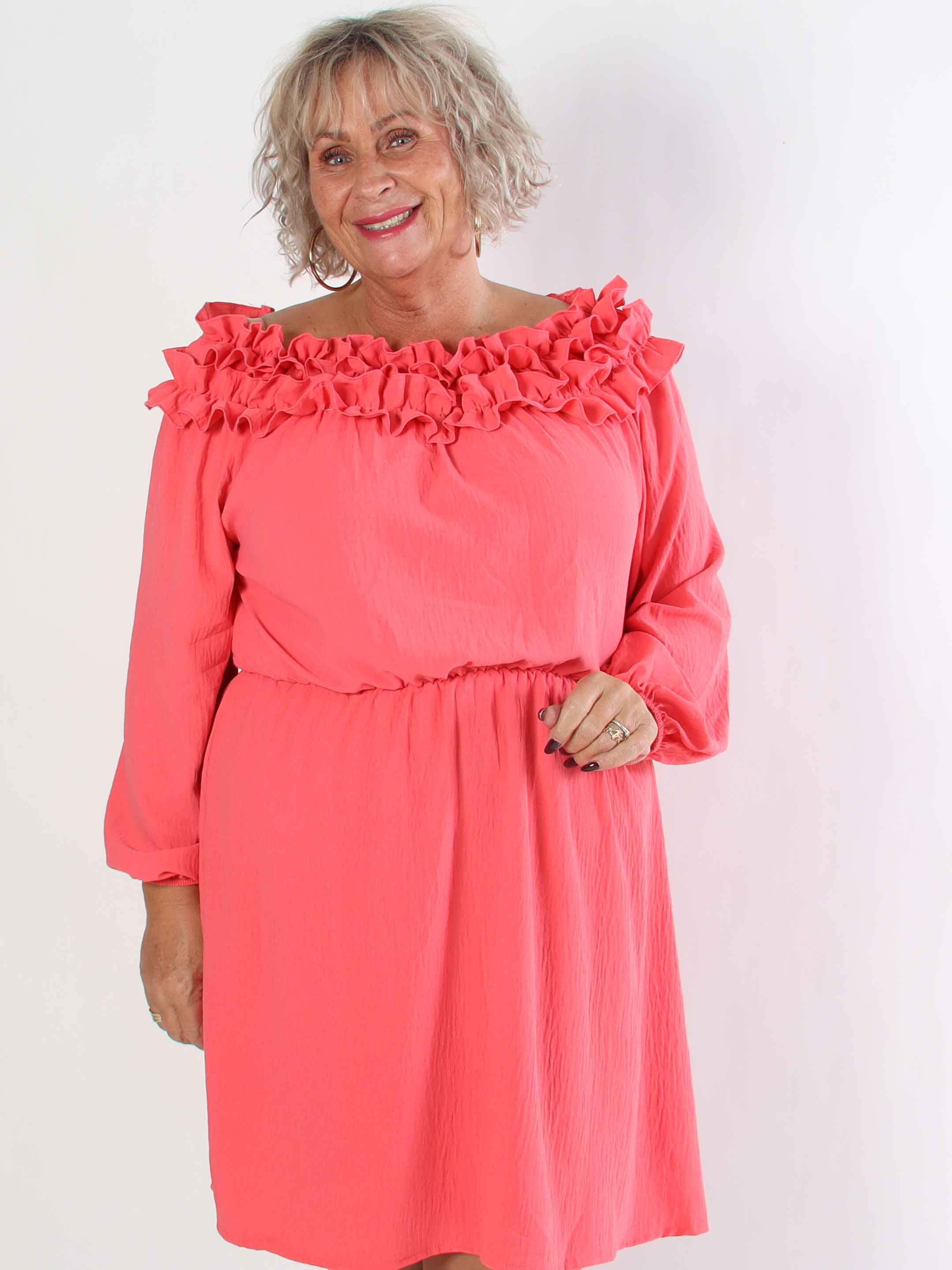 Chili Fitted Dress - Plus size klänning med volangkant och resår i midjan